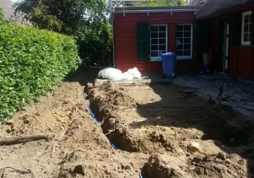Bauarbeiten zur Gartengestaltung an einem Wohnhaus in Ahrenshoop